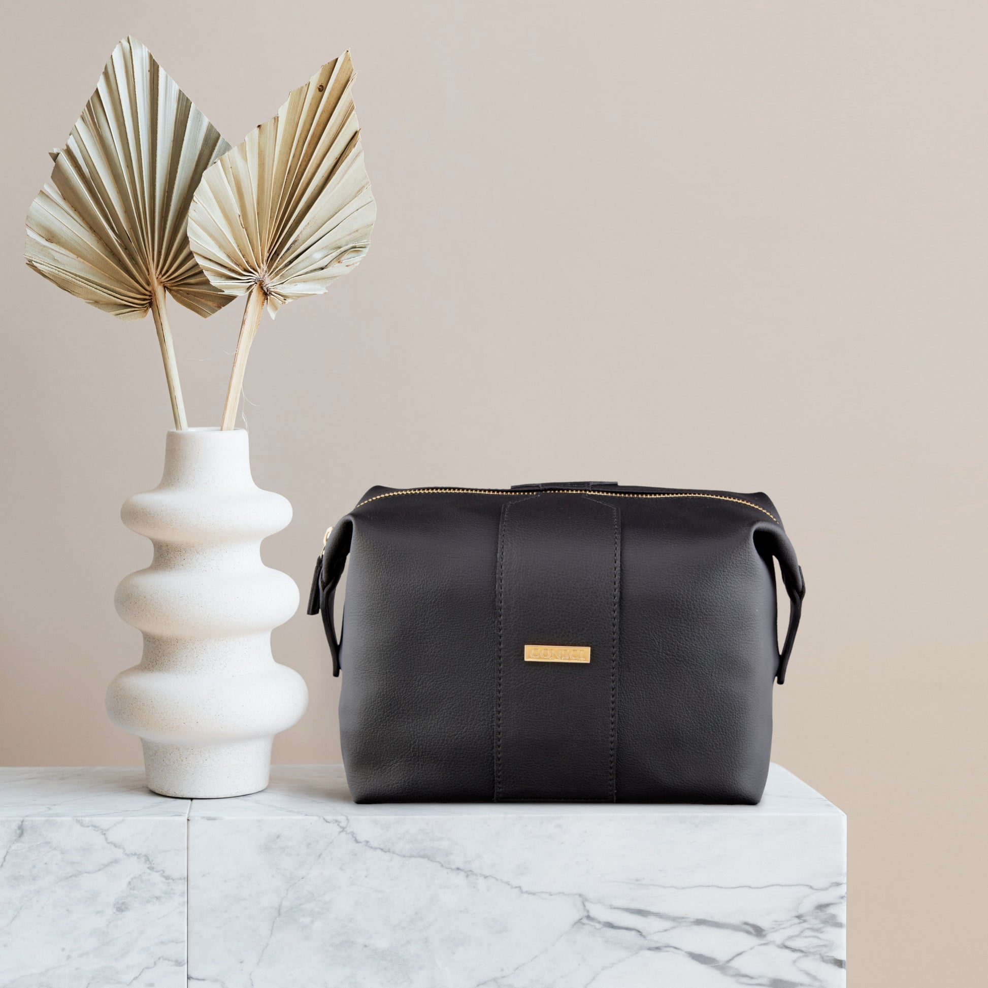 Nachhaltiger Kulturbeutel aus veganem Kaktus-Leder CONSCI