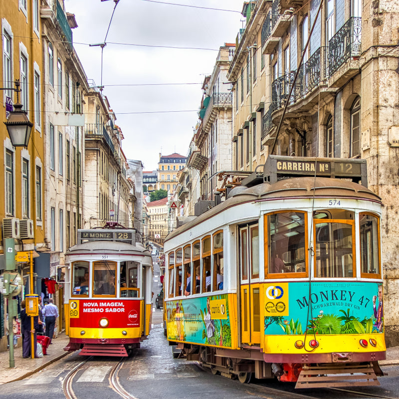 Straßenbahnen in einer Stadt in Portugal